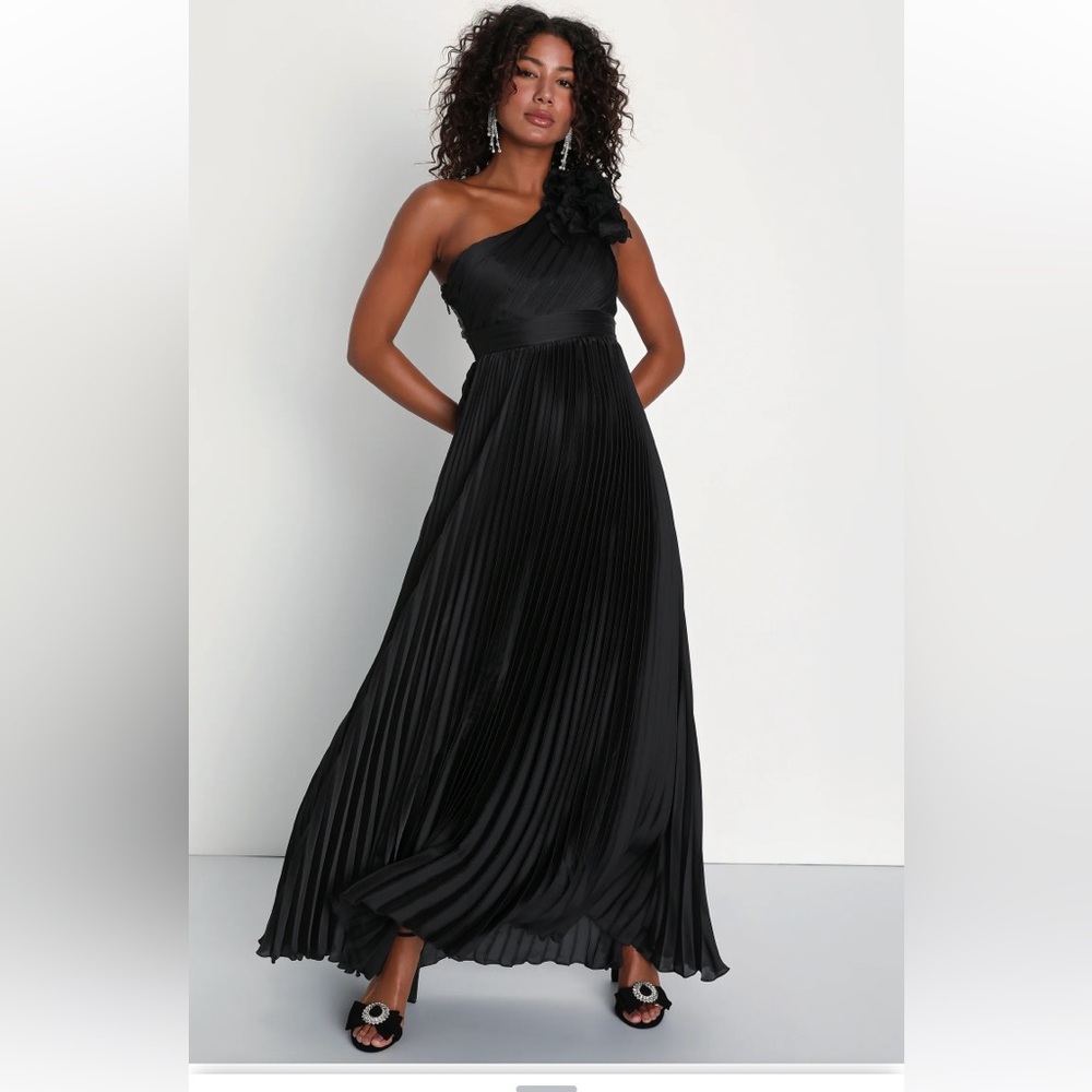 Lulus size small black pleated one shoulder evening gown